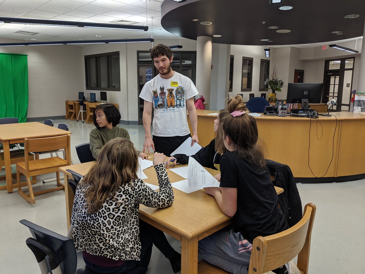 amandacurlin5's tweet photo. Students explaining ideas to their mentors on how to make the Mars Rover more efficient. Thanks Tomas and Echo for sharing your knowledge and expertise!! @NASA @TonyJarvis_MHS #murrayschools #mmslibrary https://t.co/7SSKv4baoq