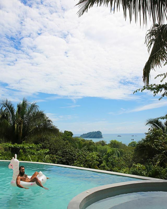 ChaeAmando's tweet photo. Llama anyone?
🦄
#ManuelAntonio #CasaFantastica #Llama #CostaRica #PuraVida #TravelNoire #blacktravelmovement #JohnMedina #InfinityPool #Quepos #PoolDay https://t.co/KmlCpaIsSR https://t.co/cSgpNhtlH1