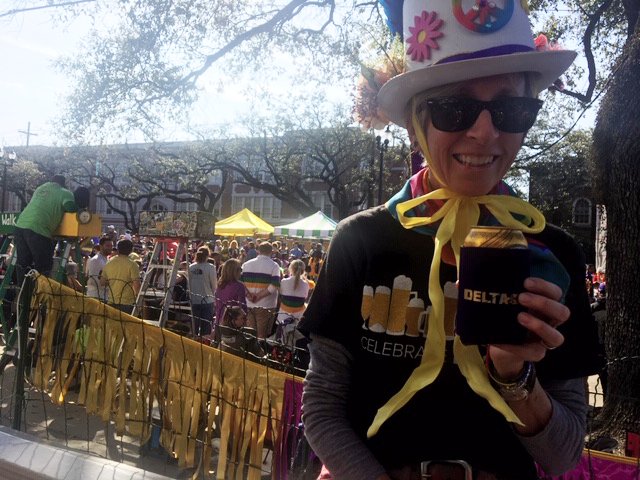Check out #DeltaAndDaisy Executive Producer and Writer @IShakeItUp rocking the #MardiGras2020 parades this weekend with her Delta &amp; Daisy koozie!

⚜️⚜️⚜️⚜️⚜️