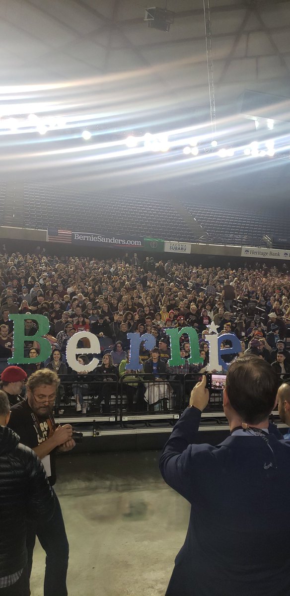 streetcredwards's tweet photo. #BernieSandersrally #tacomadome https://t.co/ZhQz7EbNZi