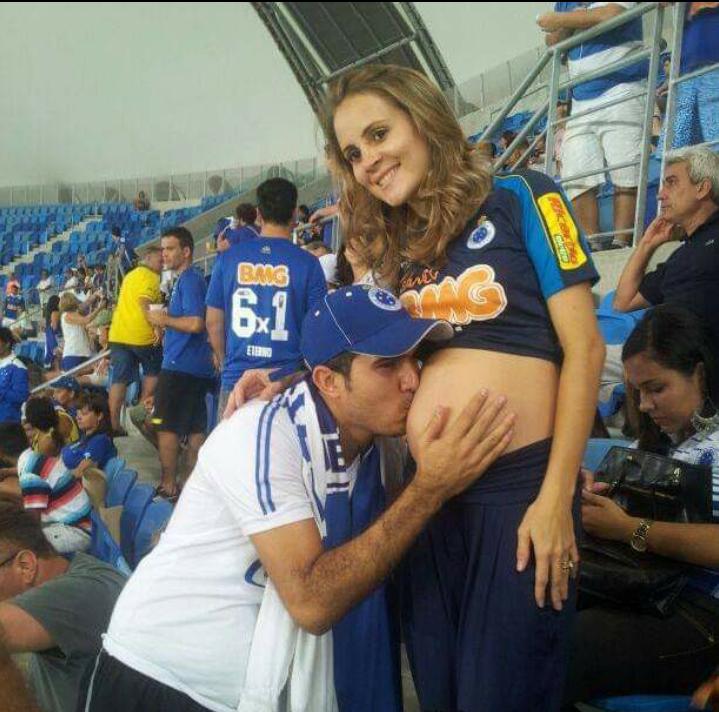 MRangel1921's tweet image. Então vamos lá @CopadoBrasil 2014, estádio Arenas das Dunas jogo Abc RN × Cruzeiro! 
Momento mágico família azul celeste presente!
Minha esposa Aline grávida do Fabinho ( nome para homenagear ao Ídolo @fabiogoleiro_01 ) 
EU AMO O @Cruzeiro 🔵⚪🦊
