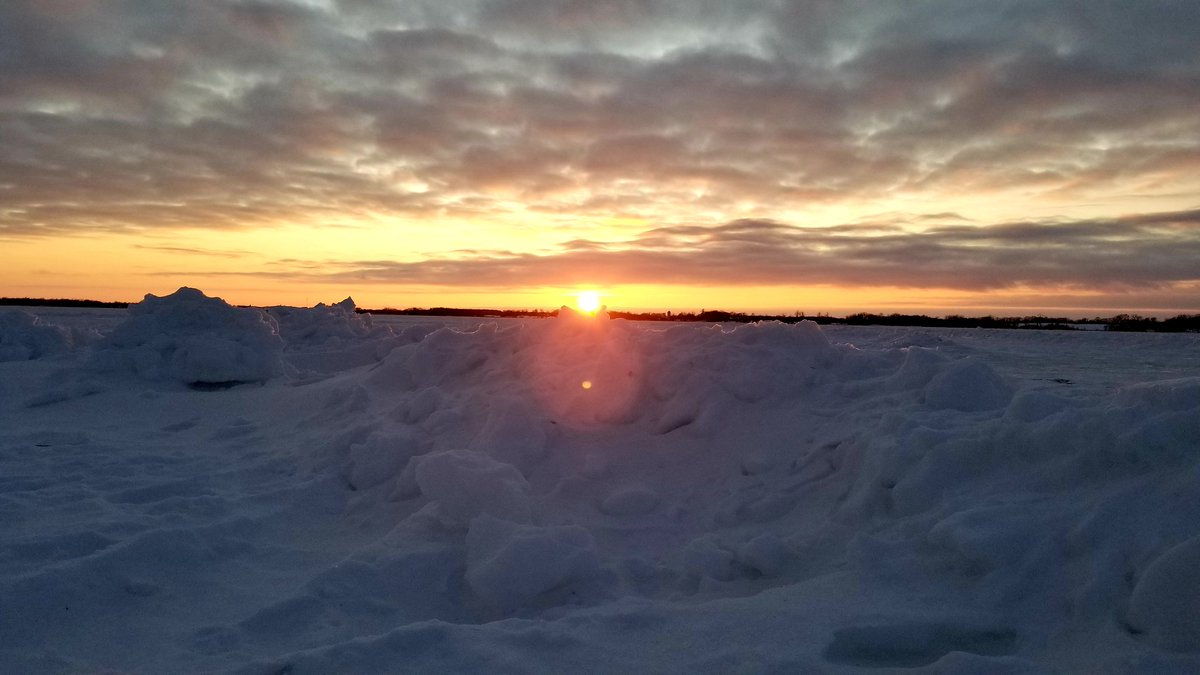 OtterTailCounty's tweet photo. This is what a #Monday looks like when u live in @OtterTailCoMN #sunset #findyourinnerotter #onlyinmn #ruralrebound #livewideopenmn https://t.co/2x54yaxxkw
