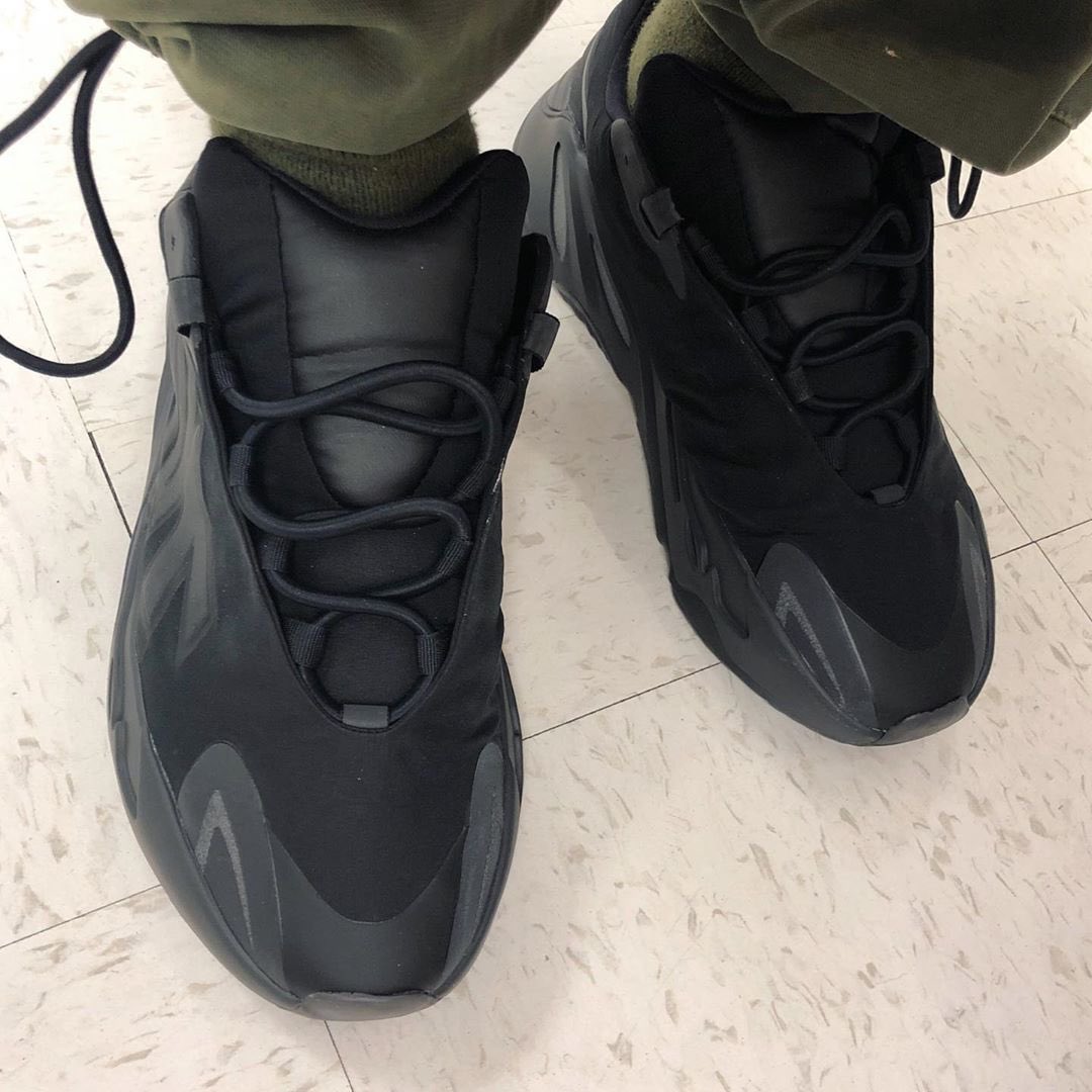 Sneakers al Twitter: ".@wex1200 shares the Yeezy 700 MNVN with the bungee laces cut. You feeling this look? https://t.co/ECTkP6BEEo" / Twitter