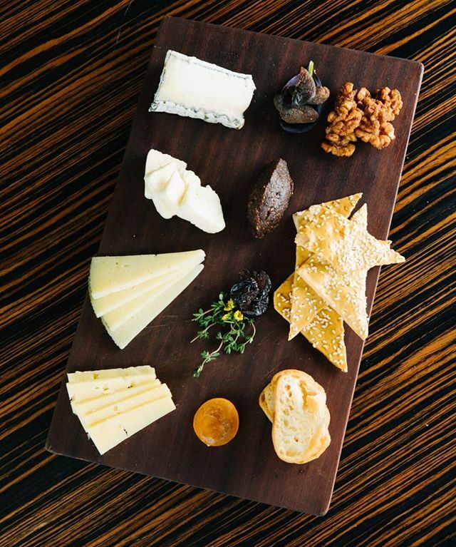 Do you know what would pair nicely with this? A complimentary glass of wine for #nationaldrinkwineday on 2.18! Use our secret word "cork" with any $15+ purchase and you'll recieve a glass of house wine on us! (21+ only)
.
.
.
.
.
#dallasdrinkspecials #da… ift.tt/37A5IiQ