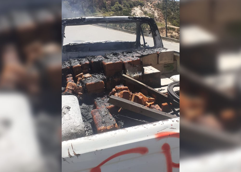 BluRadioCo's tweet image. #Video: el desesperado lamento de un campesino al que el EPL le quemó su camioneta y la panela que transportaba para vender bit.ly/2uX8jWX