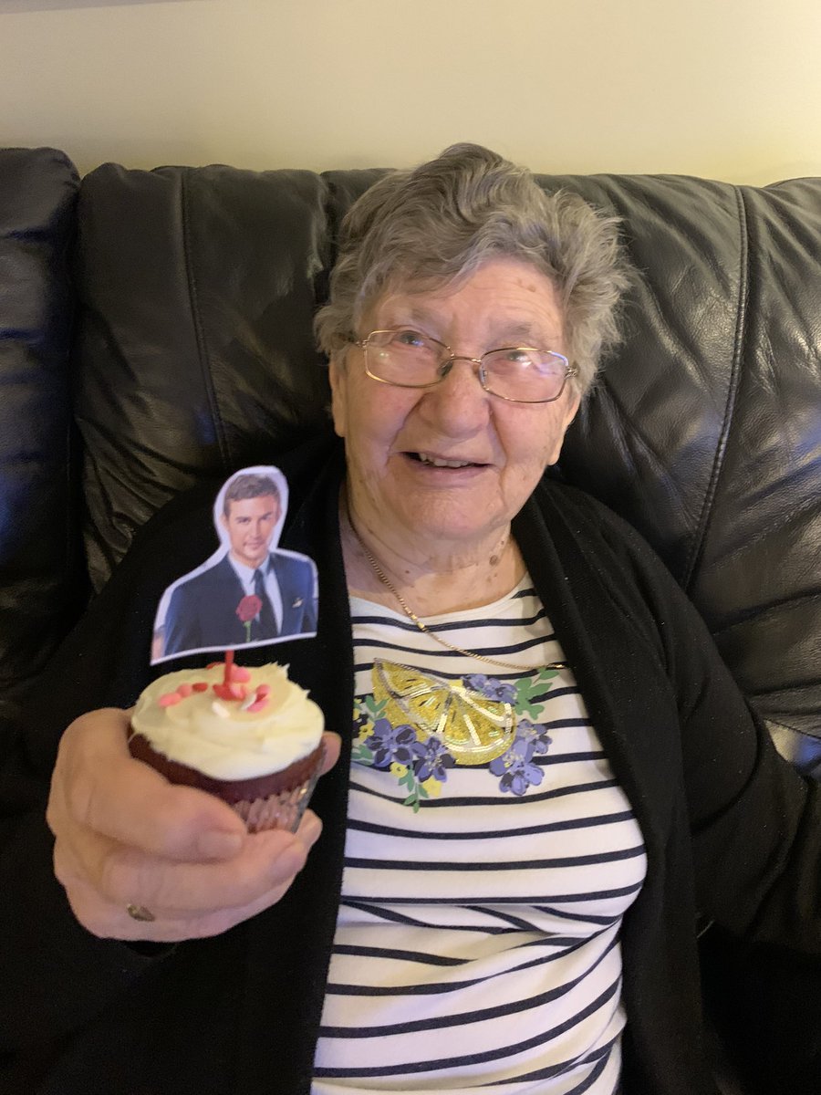Paulsicle's tweet photo. Pilot Pete’s oldest fan @BachelorABC 🌹🧁 https://t.co/xtjXmI8nmD