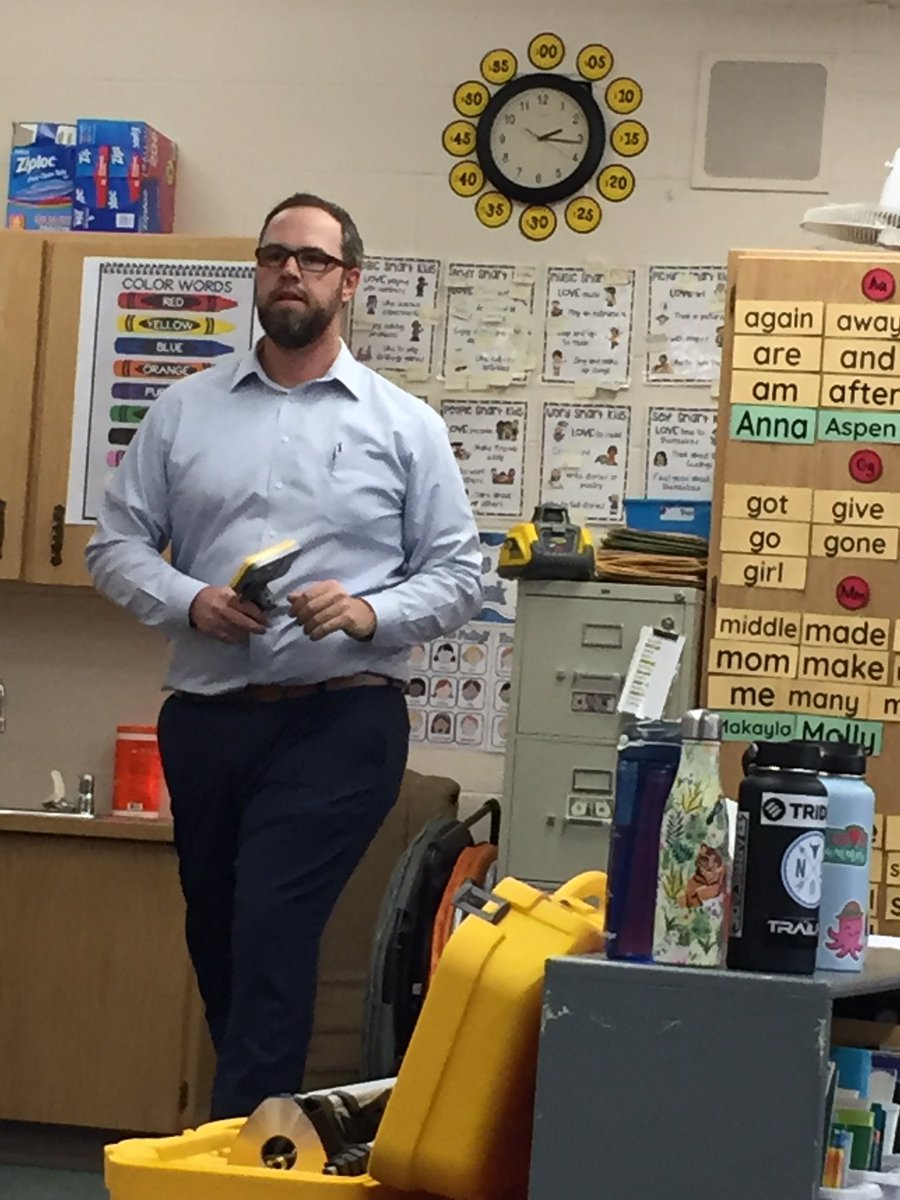 johnson2bf's tweet photo. Thank you to Mike from @AE2S1 for helping us learn what it is like to be an engineer. @BFroadrunner @GFSchools #learningatBF https://t.co/aHlVNqcjDv