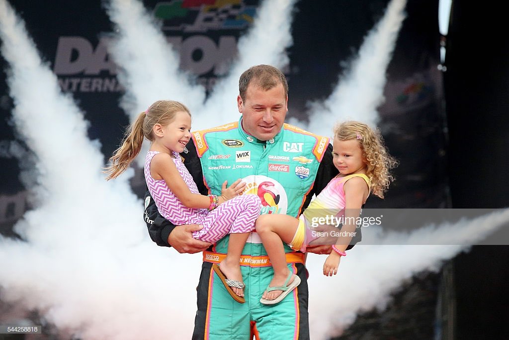 WfaaCody's tweet photo. This is tough. Praying for Ryan. #Nascar https://t.co/U3jHBdmwCZ