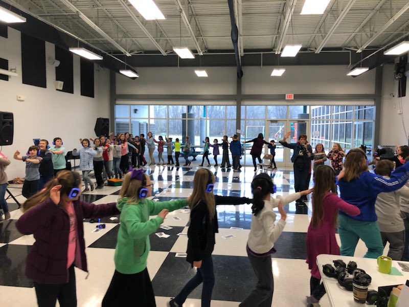 CarmelElem's tweet photo. Last week, 4th grade students attended a fun and interactive presentation by the one and only DJ Lisa! They learned how sound waves travel throughout a room and how different materials and objects can affect the sounds that we hear. What an awesome experience for our students! https://t.co/cbR7vH91wM