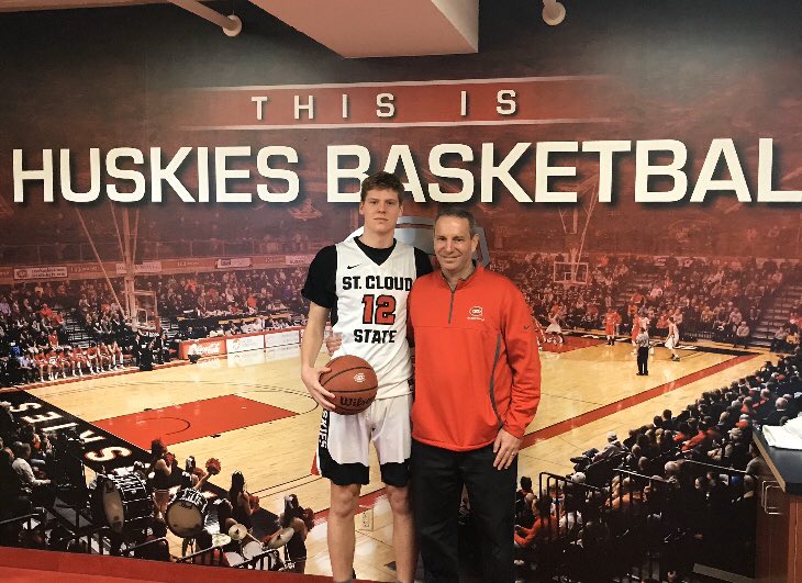 smith_keagen's tweet photo. I am extremely blessed to have received an offer to play basketball at St. Cloud State University! #GoHuskies @SCSUmensbball https://t.co/5EEs95E1JH