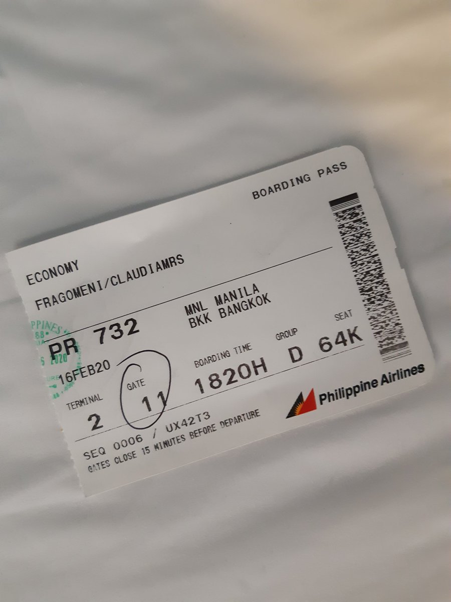 laklode's tweet photo. @flyPAL offers only 2 meal options in their flight : kitchen or pork !!
Veggie people are not welcome on board apparently :/ even if they pay a full very expensive price ... #veggie #airlines #meatlover https://t.co/bNvkmxEQq9