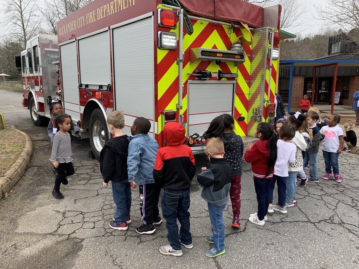 jbrownatJP's tweet photo. We love fire truck visits! 🚒 
#thankyouACFD #PreK4AL https://t.co/mGr73sl93s