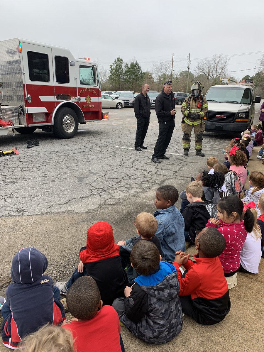 jbrownatJP's tweet photo. We love fire truck visits! 🚒 
#thankyouACFD #PreK4AL https://t.co/mGr73sl93s