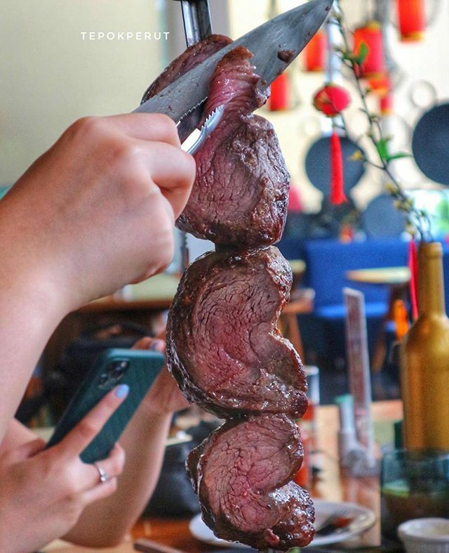 Looks so tender and so juicy 
What do you think?
🤤
—
For reservation
Tucano’s Mercure Simatupang
—
📷 by : @tepokperut —
#mercuresimatupang #accorhotels #all #tucanos #tucanosjakarta #brazil #braziliansteak #steak #food #foodie #foodporn #foodgasm #fo… ift.tt/39AgBmi