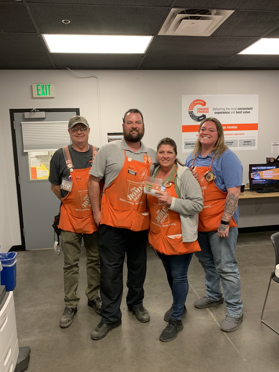 salinas_lori's tweet image. 0442... Celebrating Cathy for providing amazing customer service! Thank you for all you do!#DrivingSales #DrivingService @NagyAndrew