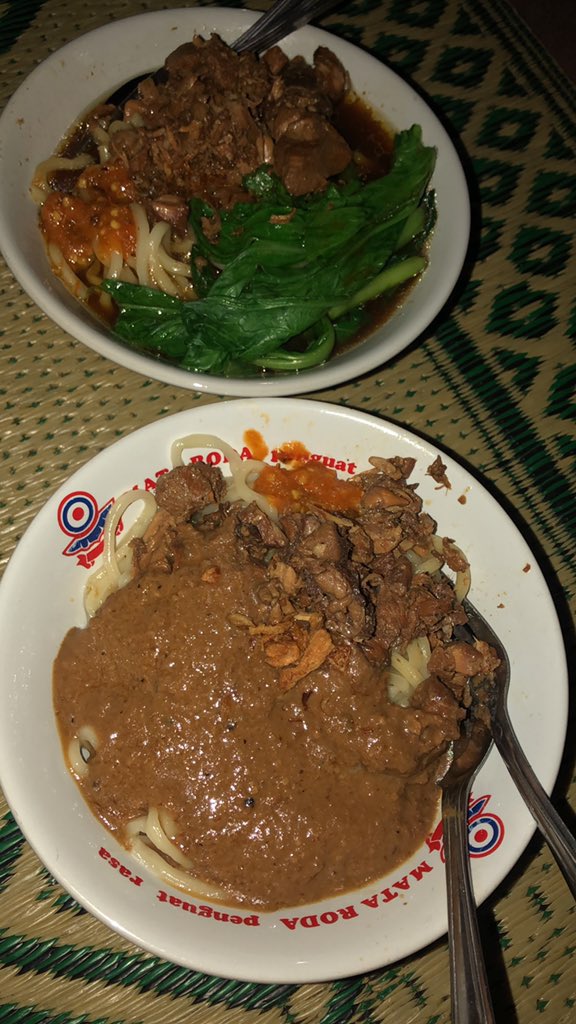 ⚠️ Fess mie ayam kuah bumbu sate, rasanya enak BGTTT kaya spaghetti bolognese kacang gt 😁 ini bukan penistaan, krn emg ada, dom jogja pasti tau ini dimana hehe