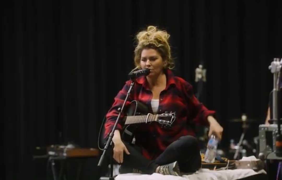 Shaniatwainarg1's tweet photo. Queen i'm exitated see you March #recidency #lasvegas @ZapposTheater https://t.co/RBMB2tXHN2