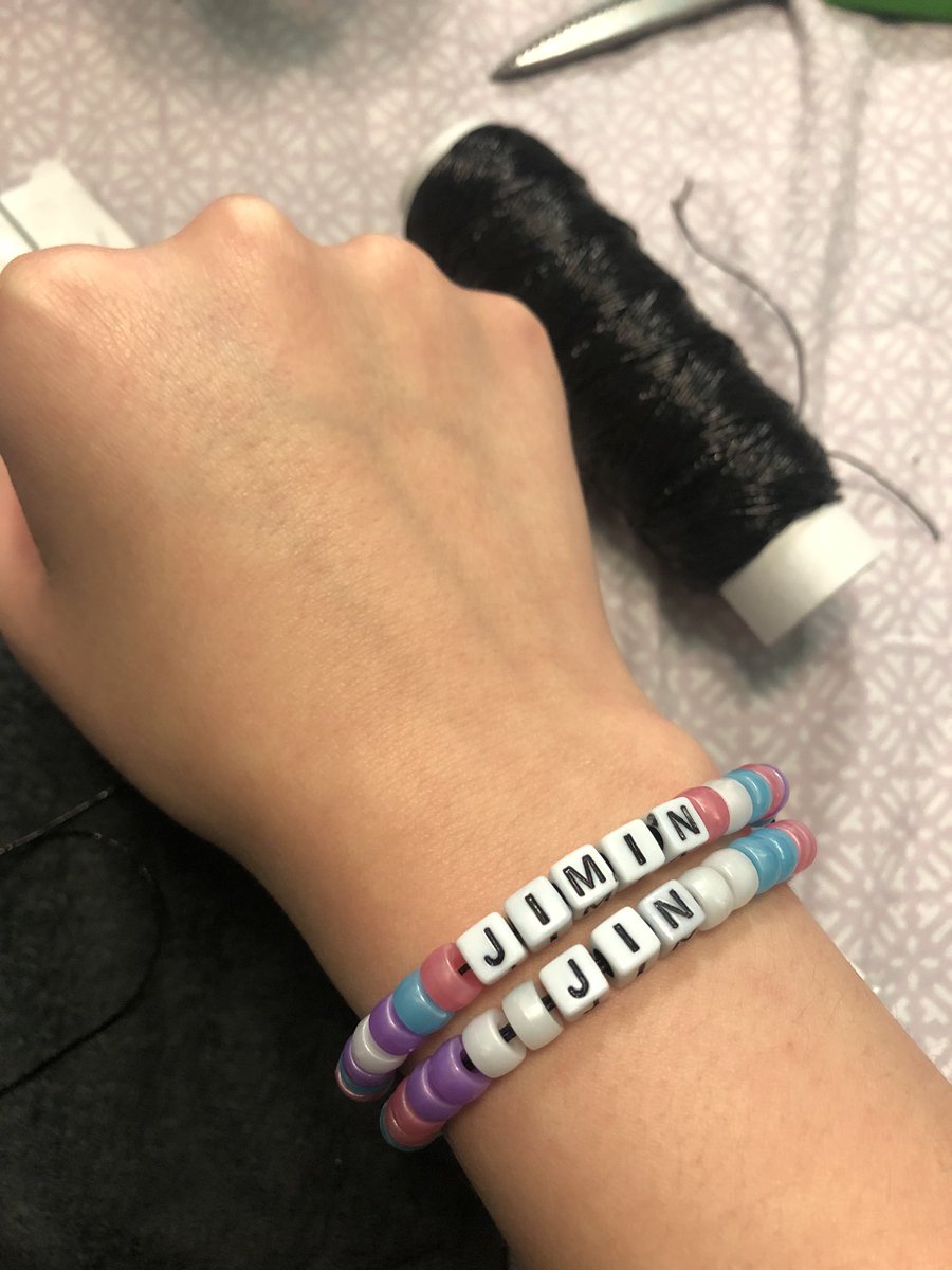 Making the bracelets 💓