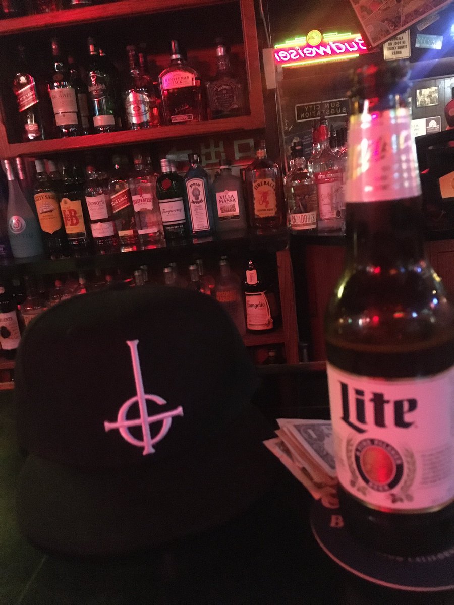 GeePuttznGee's tweet photo. My favorite things in life #thebandGhost #grucifix hat #MillerLite #divebar ๐๐ป๐บ https://t.co/hKG5fgse3y