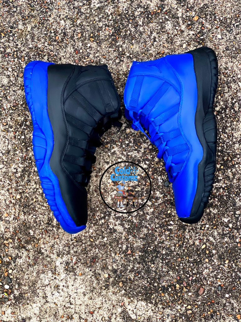 OuLikeThat's tweet photo. S/O to my bro @SneakerHead_Co for the heat #coldcustomz get yo feet heat https://t.co/l54QqiMt7z