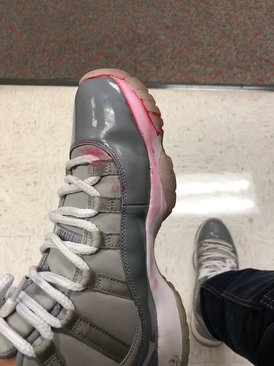 OuLikeThat's tweet photo. S/O to my bro @SneakerHead_Co for the heat #coldcustomz get yo feet heat https://t.co/l54QqiMt7z