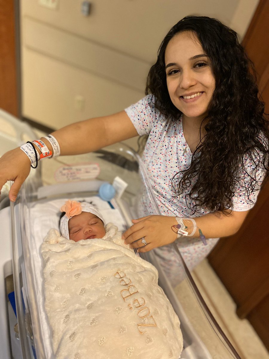 LindsoTheGreat's tweet photo. I’m a dad now!!! We love you Zoë Bee Lindsey 🐝🎀❤️ https://t.co/B80s6X0s36