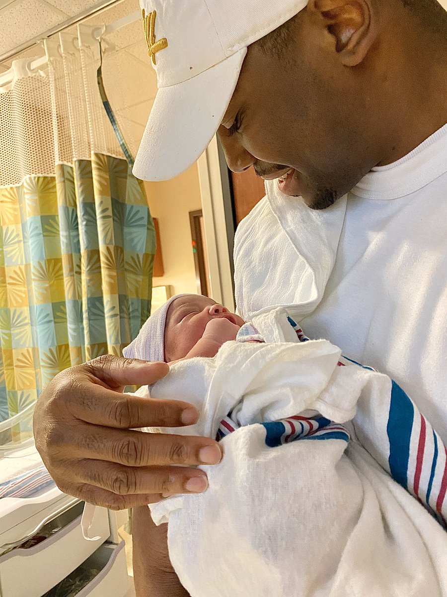 LindsoTheGreat's tweet photo. I’m a dad now!!! We love you Zoë Bee Lindsey 🐝🎀❤️ https://t.co/B80s6X0s36
