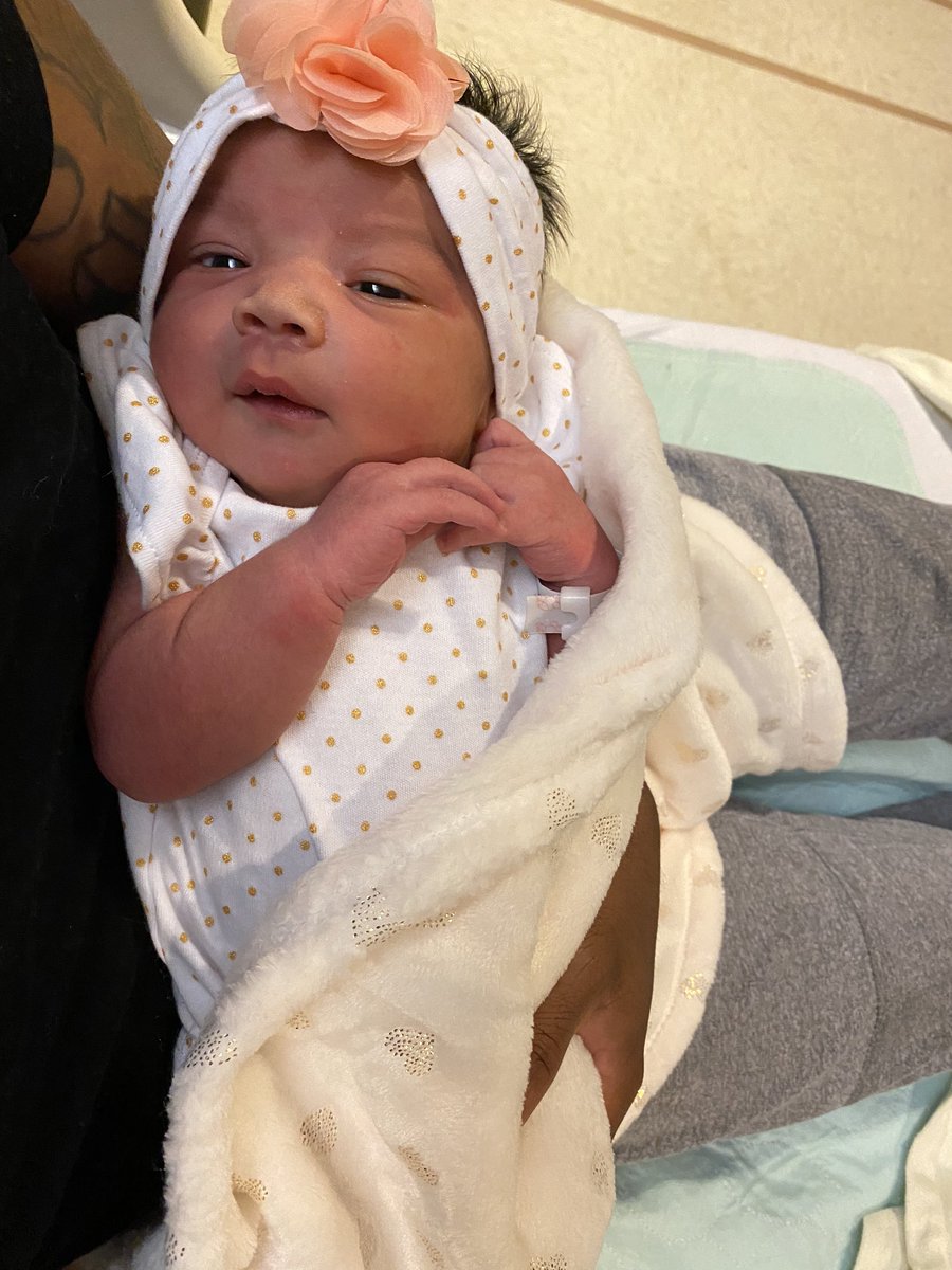 LindsoTheGreat's tweet photo. I’m a dad now!!! We love you Zoë Bee Lindsey 🐝🎀❤️ https://t.co/B80s6X0s36