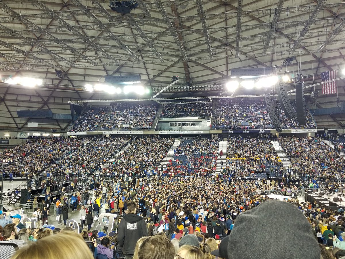 I'm current at the #TacomaDome to see @BernieSanders with around 18k people around me and there's still more people coming in! #Bernie2020 #BernieInTacoma
@bern_identity @KyleKulinski @HumanistReport @daviddoel @TYT pic.twitter.com/dX3H3ff4eD