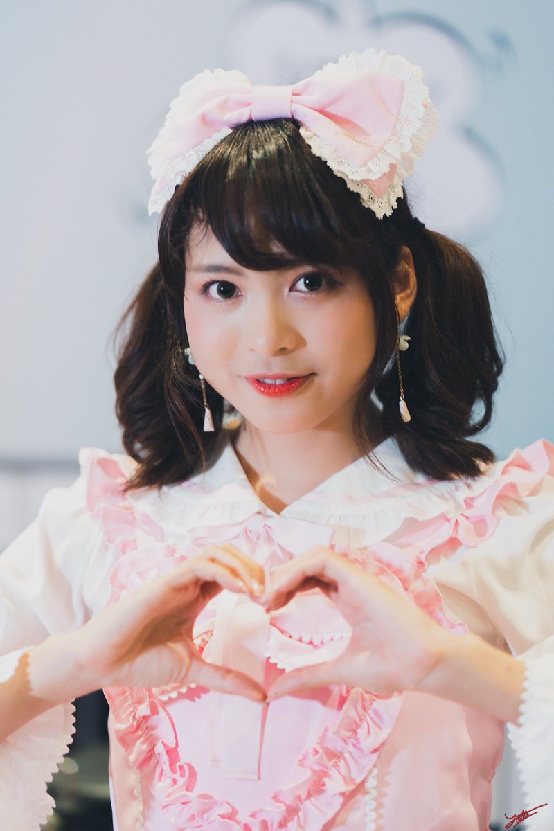 Yuusha_idols's tweet photo. ไม่รู้จะมีโอกาส อีกเมื่อไหร่ที่จะได้เชกิและเห็นบิวใส่ชุดโลลิต้าในงาน
แต่ที่แน่ๆ ขอวนเชกิก่อน🤟
ปล ลองแต่งโทนกล้องฟิล์ม+JP นิดๆ
@sumomo_bew 
#BewSumomo
#Sumomo
#YuushaIdols https://t.co/rJQ1x5lvcz