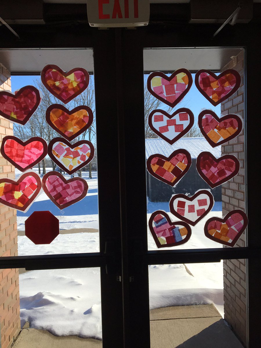 SandmanGrade1's tweet photo. We showed the difference between opaque and translucent materials in a very decorative way! @Westview66  #westviewproud https://t.co/3eSDYvEO0Q