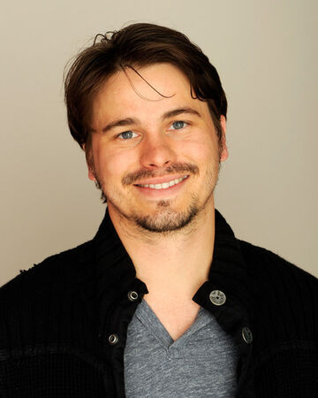 Mah people!!! Today Jason Ritter turns 40!!! Happy birthday to our fellow geek, Pat!!! 
