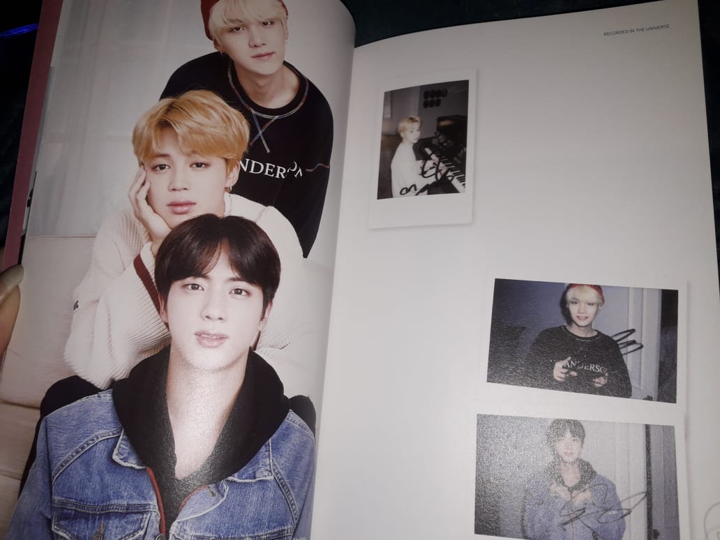 Isabel73855612's tweet photo. @roblero92 aquí están las fotos del álbum @BTS_twt World 

[ El álbum es de @barbarastgoo ]💕

( Las demás en comentarios) jeje 💕💕💕💕 https://t.co/Cmj85w8aKP