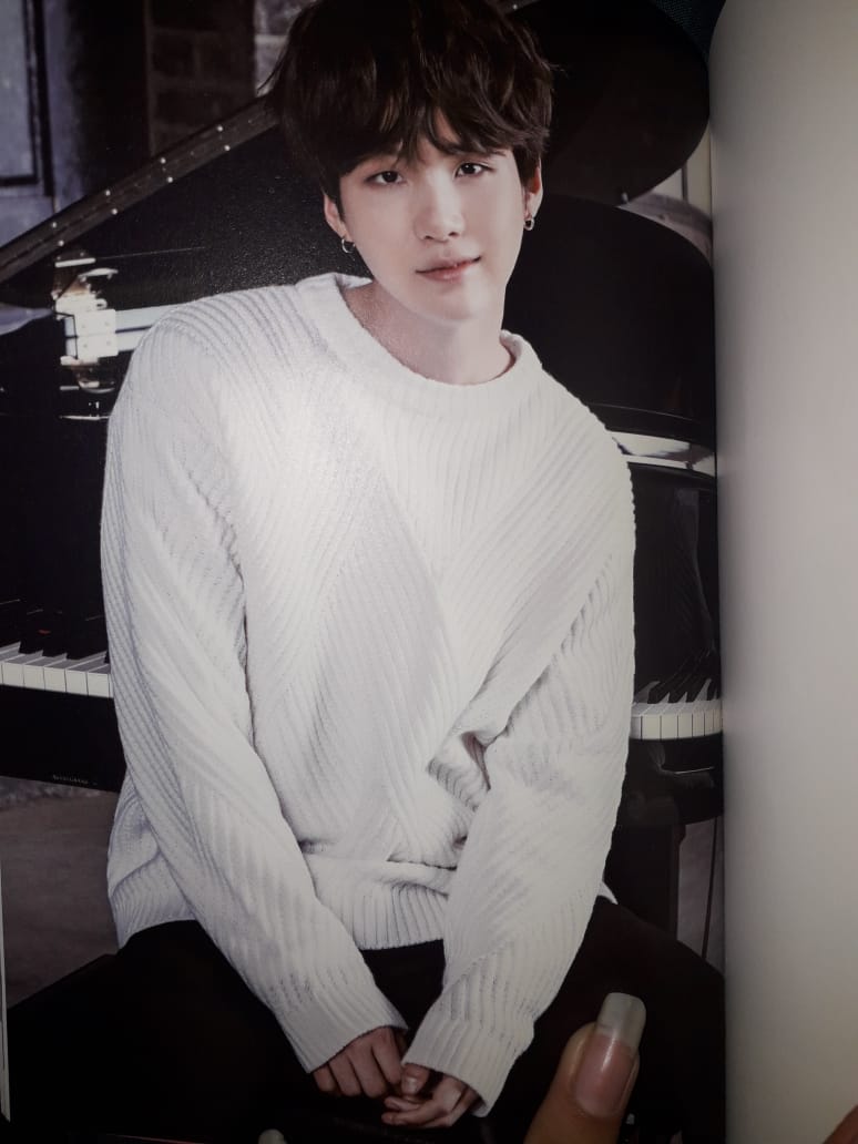Isabel73855612's tweet photo. @roblero92 aquí están las fotos del álbum @BTS_twt World 

[ El álbum es de @barbarastgoo ]💕

( Las demás en comentarios) jeje 💕💕💕💕 https://t.co/Cmj85w8aKP