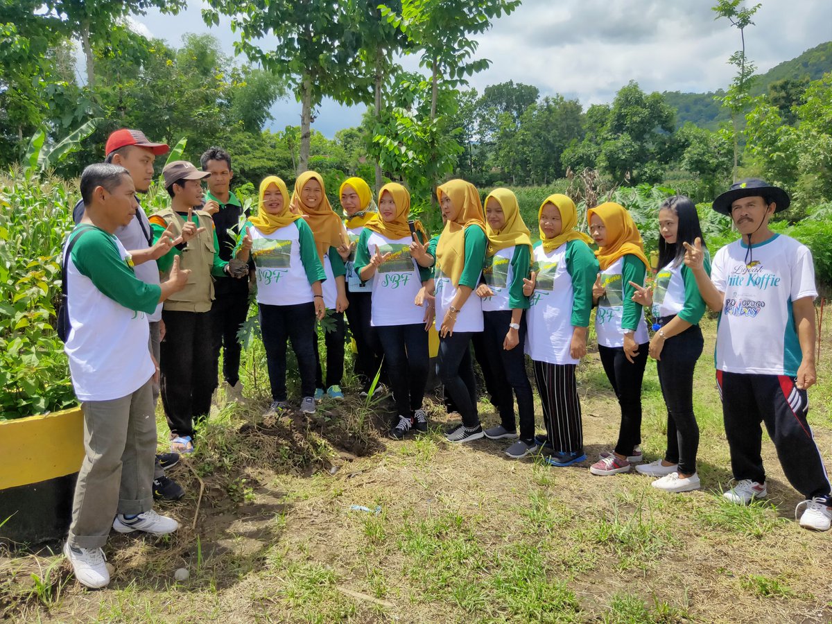 TrihNovi's tweet photo. Kegiatan pembangunan dan pemberdayaan masyarakat desa atas manfaat Dana Desa dengan Padat Karya Tunai
#PKTDuntukDesaSurga
@halimiskandarnu 
@anwsanusi 
@imansyukri
@taufikmadjid71
@fachrilabalado 
@AndryDewantoAh1
@kpw4jatim 
@P3MDPONOROGO
#PKTDuntukDesaSurga
#TPPIPONOROGO https://t.co/i9h37fejIE