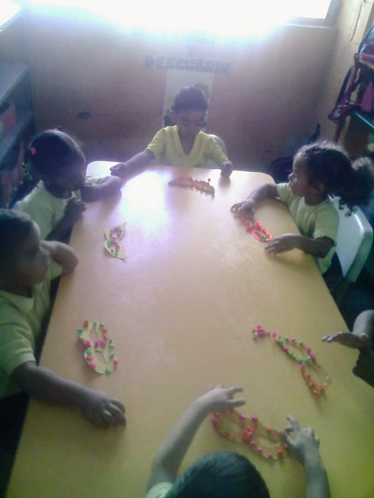 #CarnavalesPedagógico2020 Los niños y niñas del PENB JOSÉ ANTONIO MAITIN.Con Alegria recibieron un conversatorio sobre el Carnaval en nuestro País.Para fortalecer nuestra cultura. @ZE_Aragua <a href="/leoalvacabrera/">Prof. Leonardo Alvarado</a>  @josevsierra <a href="/NicolasMaduro/">Nicolás Maduro</a> @MPPEDUCACION  <a href="/Marbellaluque/">Marbella Luque</a>