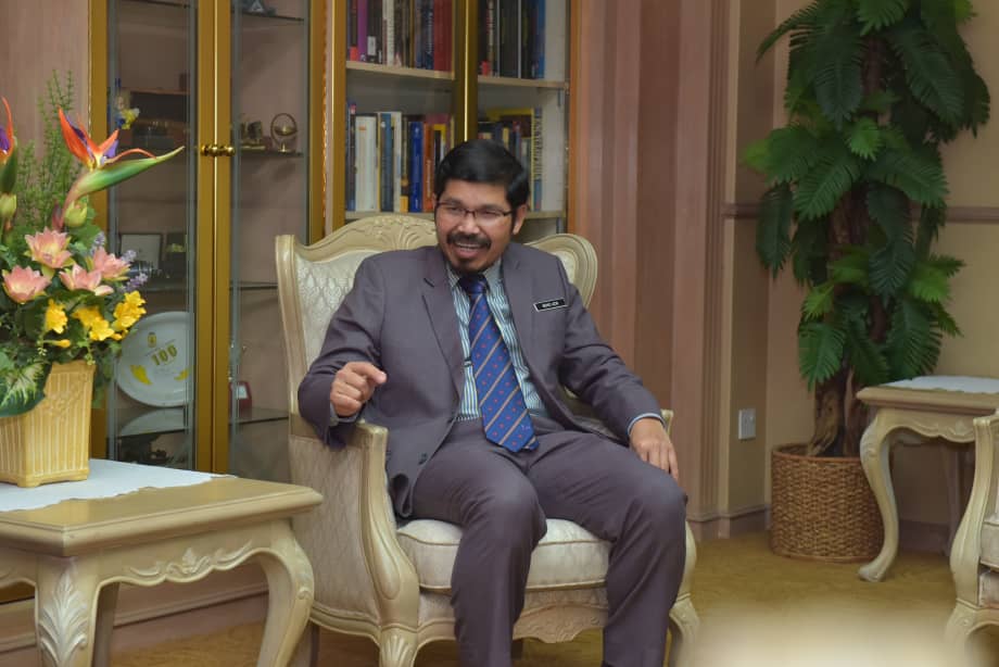 Dr_Uzir's tweet image. Kunjungan muhibah kepada YBhg. Dato' Sr Dr. Azhari bin Mohamed, Ketua Pengarah Ukur Dan Pemetaan Malaysia sempena pelaksanaan Banci Penduduk dan Perumahan 2020.

#DOSM
#140daystogo
#MenghitungMalaysia
#MyCensus2020
#CourtesyCall
#KPDOSM