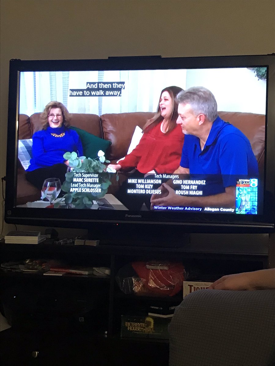 hanlonalexr's tweet image. Why does it feel like Victoria hired these people from Craigslist to play her family  #TheBachelor