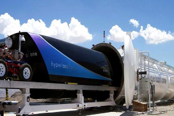 punjabkesari's tweet image. भारत में दुनिया की पहली हाइपरलूप ट्रेन चलाने की तैयारी, 1200km होगी स्पीड  punjabkesari.in/national/news/… 

#HyperloopTrain #India .@nitin_gadkari .@MORTHIndia