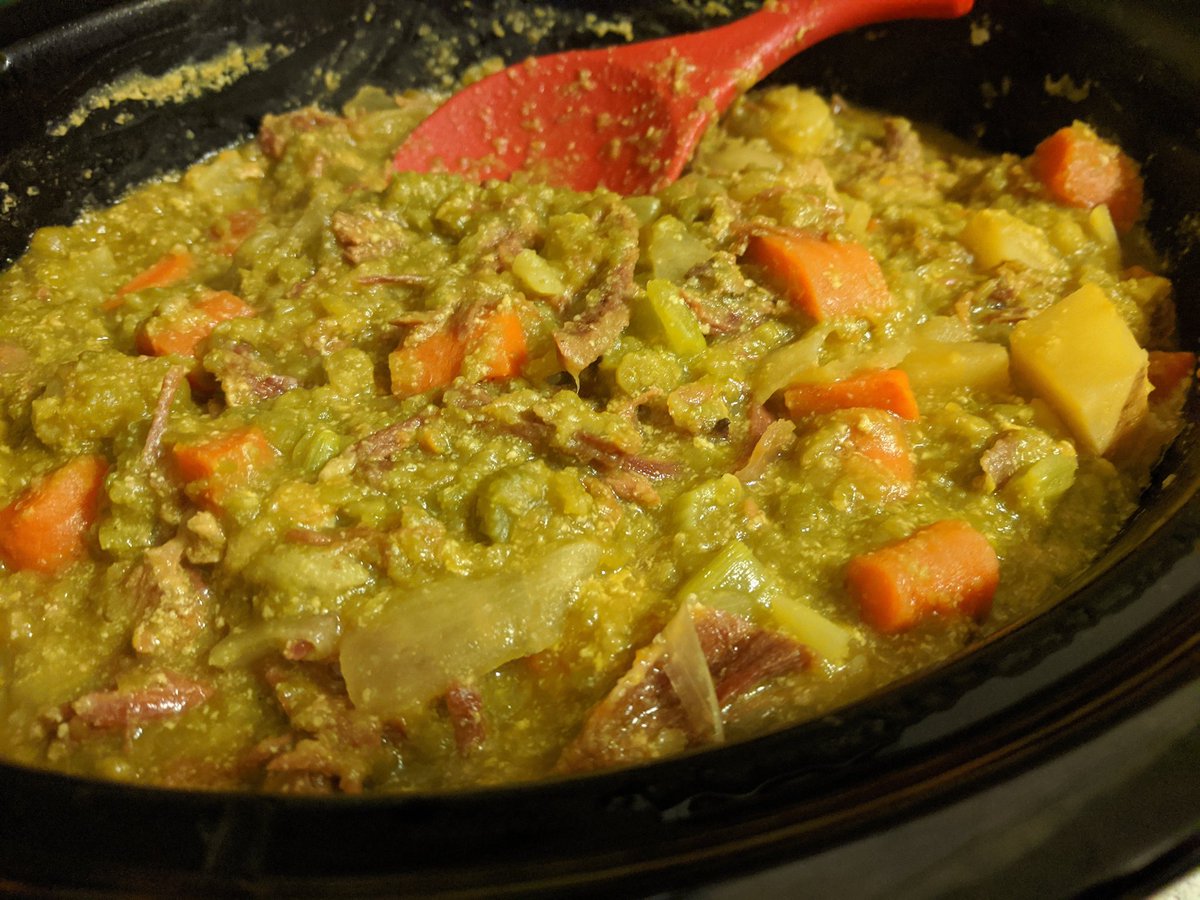 JeeperJoe01's tweet image. Made thick #splitpea #soup with #ham yesterday. Boiled down a ham bone to make #broth the day before. Tastes better today. 👌🏼

#yum #homemade #homecooked #Dinner