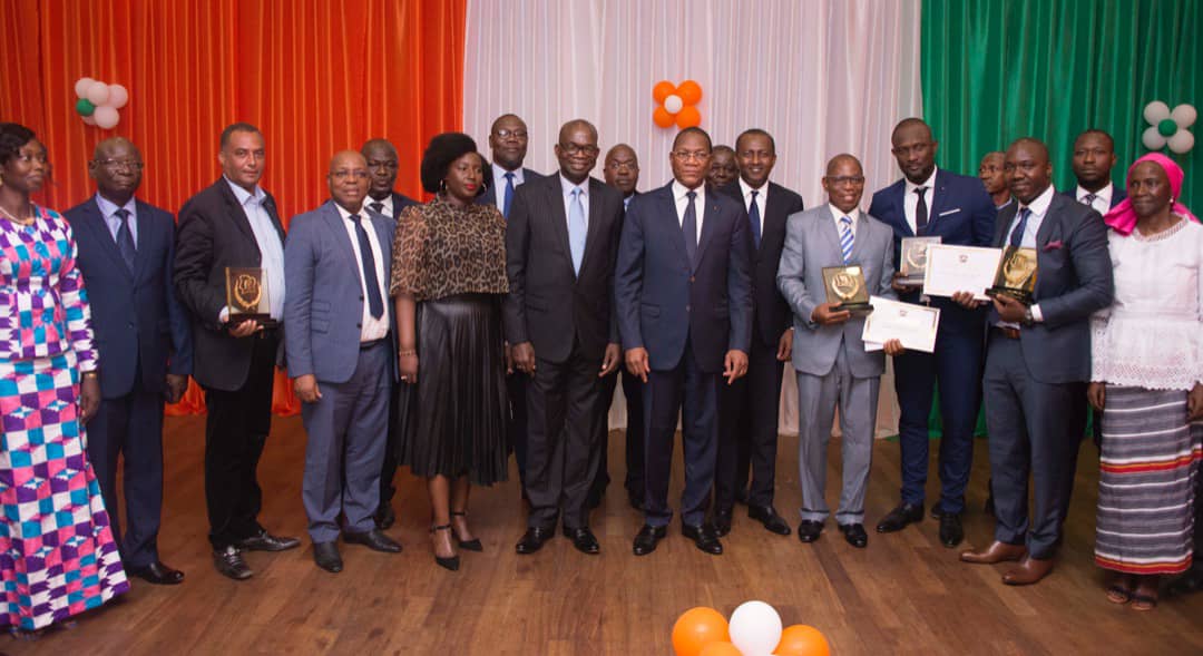 kone_ehui's tweet photo. Hier, en présence du Min @Bruno_N_Kone et SE chargé du Logt Social; j'ai pris une part active à la remise de prix des 2eme et 3eme lauréats du PNE 2019. C'était avec les Syndicats de copropriétaires de Don Mello II et de Bonoumin.
#La_Copropriété_en_marche!
#MCLU
#DIRCOP https://t.co/ZpisFBSh6q