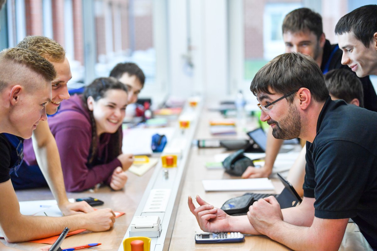 Ost oder West? Wir suchen Ausbilder von Cottbus bis Hamm

Du hilft jungen Menschen gerne bei den ersten Schritten ins Berufsleben? Komm in unser Team als Ausbilder in der Berufsausbildung, z.B. für Mechatronik.

Bewirb Dich jetzt: db-training.de/ausbilder
#dbtraining #karriere #db