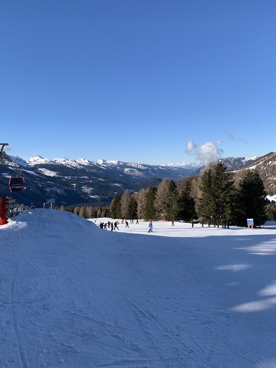 CroftonAcademy's tweet photo. And it’s time to do it all over again, WHOOP WHOOP. Same slope as yesterday so we get to see them views again. Everyone is buzzing for the day, few bumps and bruises but that’s not going to stop us #cantbelievewearehalfwaythrough #bellamonte #croftonontour2020 https://t.co/JUGkV19T1A