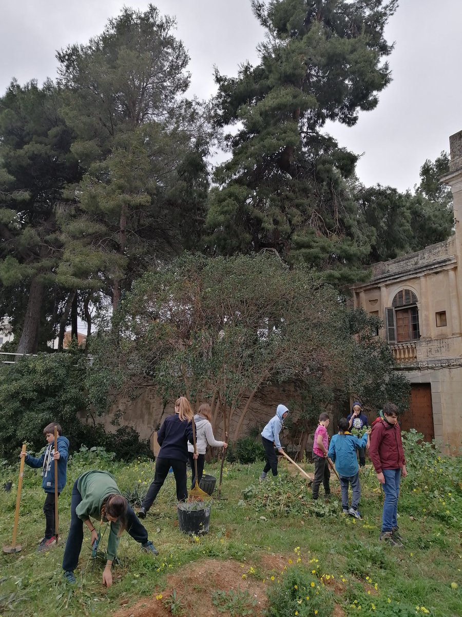 AEArrels's tweet photo. Els R/NG guies vam anar a fer una descoberta a @lagaietana on ens van explicar el seu projecte i on vam poder participar fent servei. Molt agraïts per haver sigut partícips d'aquest espai, de l'aprenentatge que hem extret i de l'acollida que vam rebre. #RecuperemlaGaietana https://t.co/3sWFMjJBr8