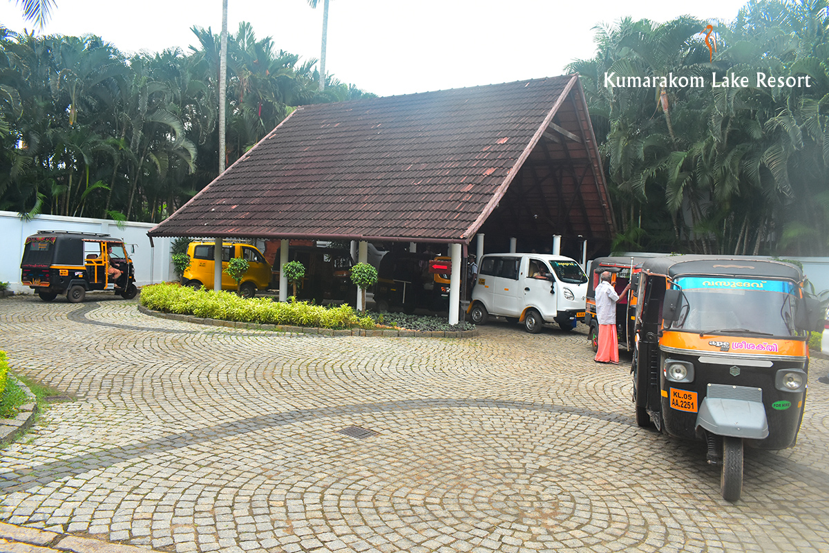klresort's tweet photo. Take a Windy #auto / #tuktuk ride around #Kumarakom and explore the town!

#ParadiseOnEarth

#LuxuryTravel #BoutiqueHotel #LuxuryDestination #LuxuryHotel #LuxuryResort #Kerala #AsiaTravel #IncredibleIndia #LuxuryCottages #PrivatePool #PaulJohnHotels #AutoRides #TukTuk https://t.co/qvojDOsoDN