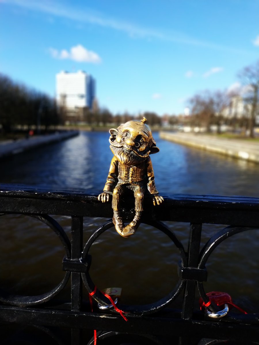 KaliningradReg's tweet photo. #guesswho is on the picture - look at photos of Kaliningrad fantasy characters.π§ββοΈ
https://t.co/ANHrW8Rhnq
#homlin #kaliningrad #bridge https://t.co/qvsYo0yDRl