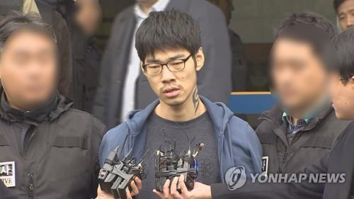 KBSKorea24's tweet photo. #KoreaTrending is back to talk about the continuing feud among #HanjinGroup siblings with a shareholders meeting coming up, the 30 year sentence of the #internetcafemurderer, and @faker's future with @T1LoL.
#LeagueOfLegends #faker #nutrage https://t.co/NVLHWrC0Lv