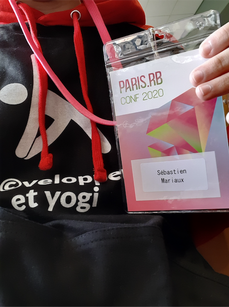 #parisRBconf2020 On y est !!
cc <a href="/parisrb/">Paris.rb</a> 
Retrouvez nos dev en rouge et noir :) #ruby