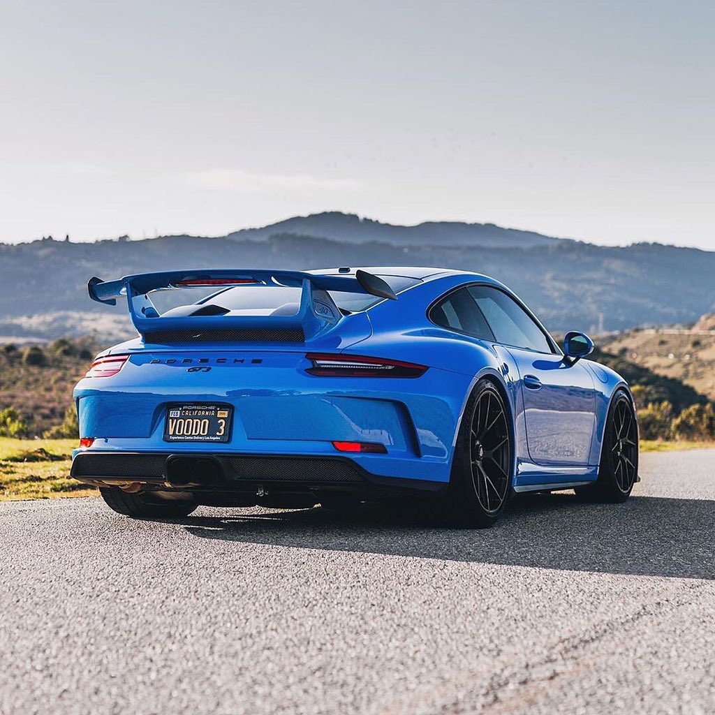 Porsche911UK's tweet photo. Launching this week with a Paint to Sample #VoodooBlue #911GT3 ππ»
Surely one of the best blue paints options on any #991GT3 π€β
π· @25thh for @blugt3 π
#nosubstitute #porsche911GT3
#PaintroSample #PorschePTS
#porsche911uk #911uk #911ukforum https://t.co/FnzdhtmGgB
