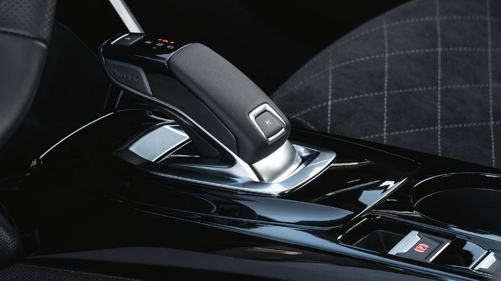 Peugeot's tweet photo. Refined and innovative design, both inside and outside. New #SUVPeugeot2008 https://t.co/HfWZMxi7YH